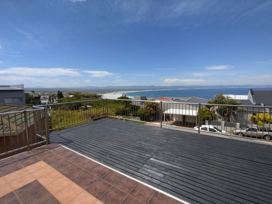 7 Bedroom Property for Sale in Wavecrest Eastern Cape